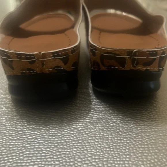 🔥🆕Leopard Print Wedge Slip on Sandal - Picture 8 of 10